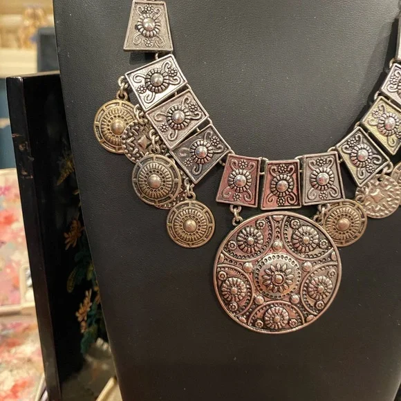 Elegant Silver Tone Bohemian Style Statement Necklace - Picture 9 of 15